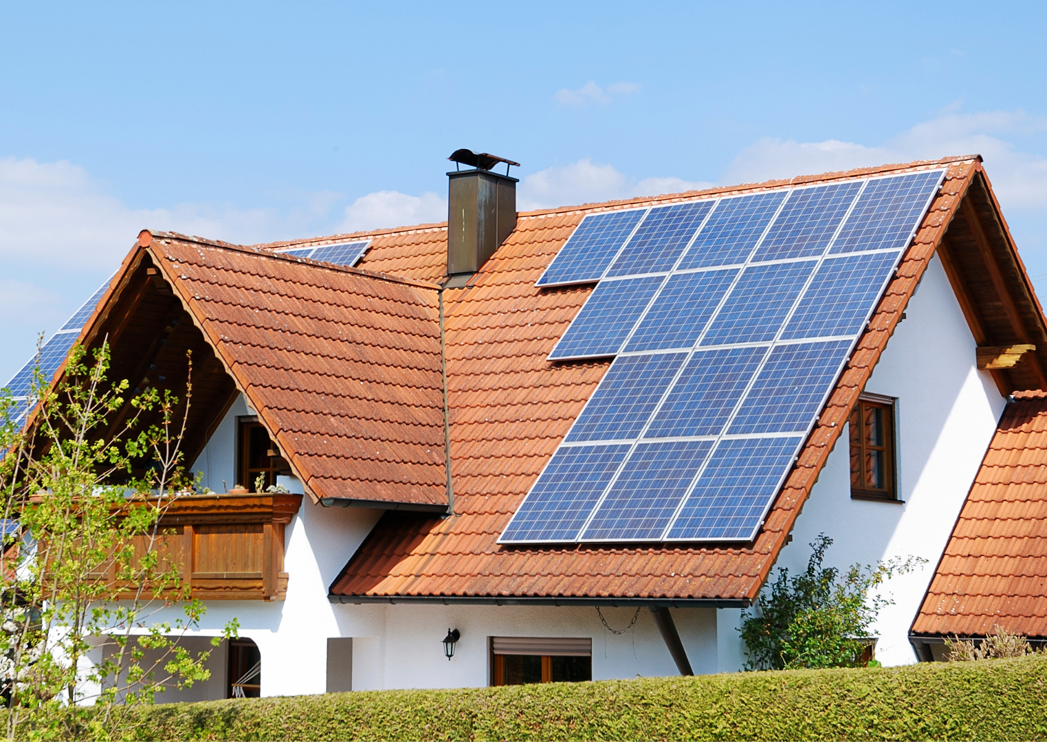 BCE-ENERGIE-PHOTOVOLTAIQUE-MENUISERIE-TOITURE-EAU-CHAUDE-SANITAIRE-POMPE-CHALEUR-PERPIGNAN-66