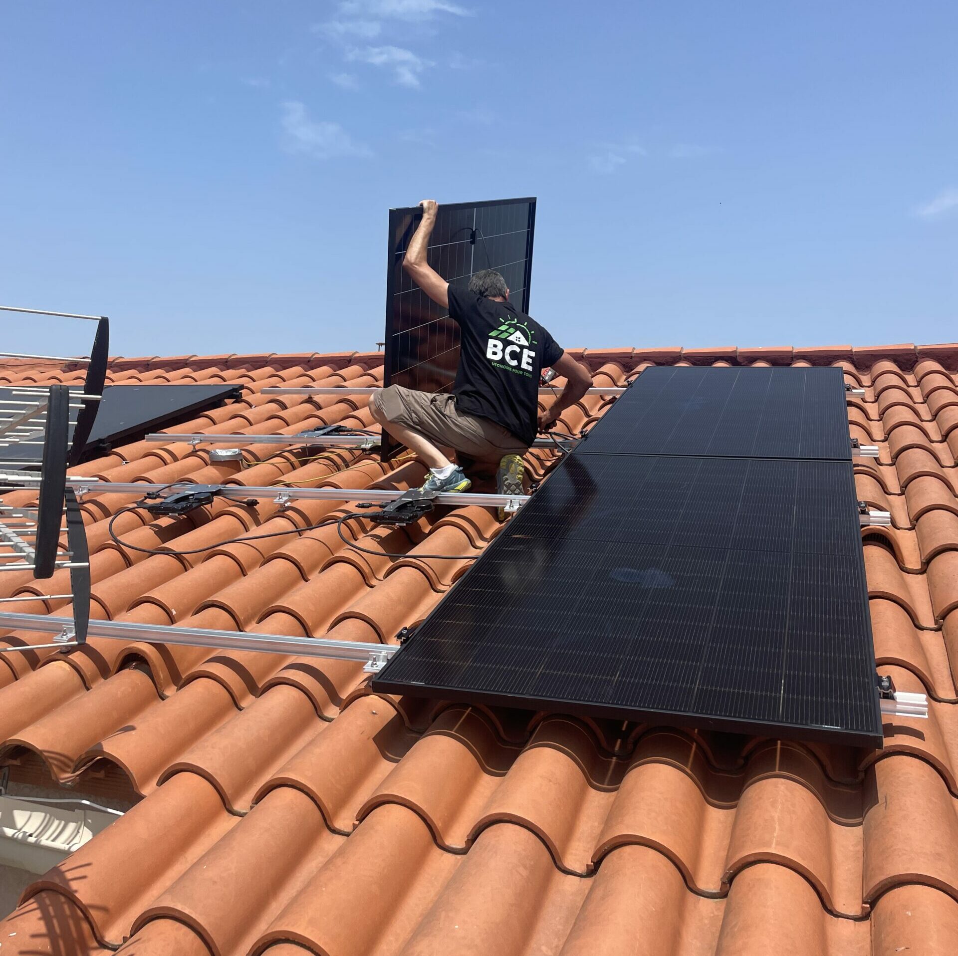 BCE-ENERGIE-PHOTOVOLTAIQUE-MENUISERIE-TOITURE-EAU-CHAUDE-SANITAIRE-POMPE-CHALEUR-PERPIGNAN-66